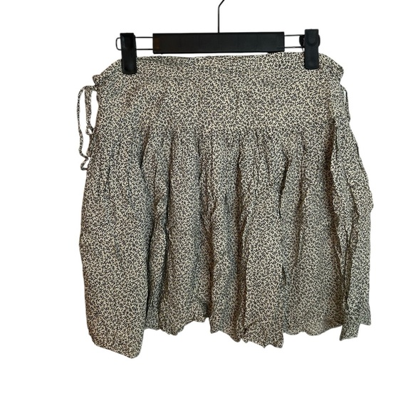 H&M Ditsy Floral Cinched Mini Skirt - Picture 2 of 5